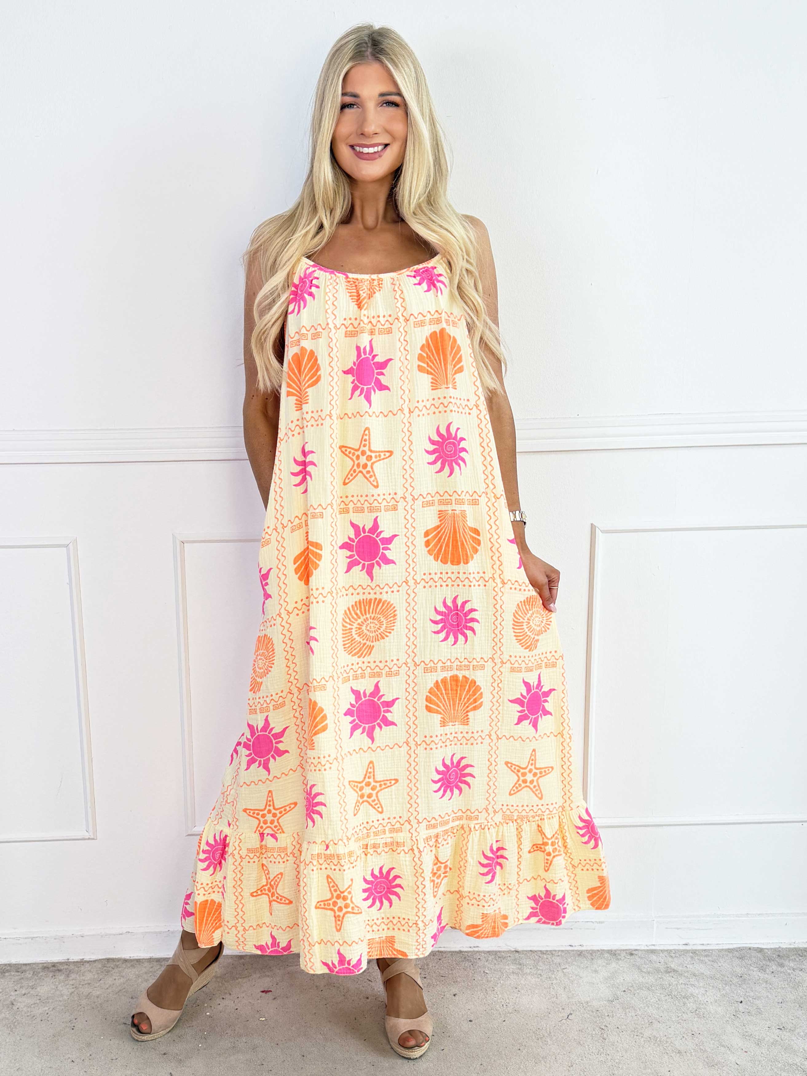 Monica - Plus size sommarklänning i härligt muslintyg med färgglada sommarmotiv